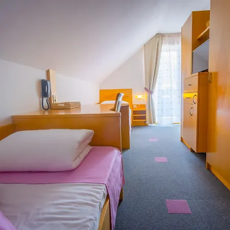 Nena Bed & Breakfast 3*