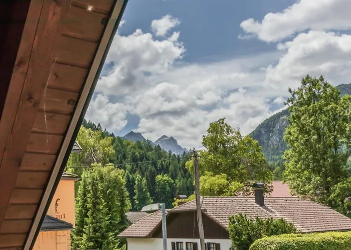 Nena Nočitev z zajtrkom 3*