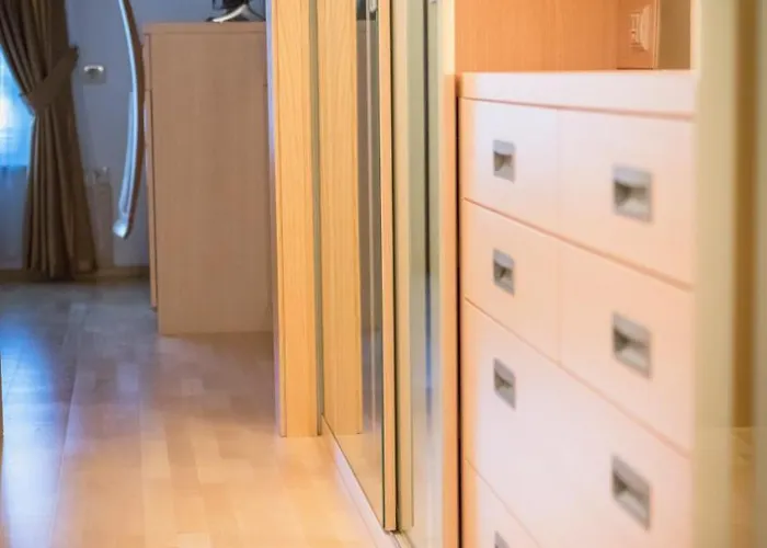 Nena Nočitev z zajtrkom